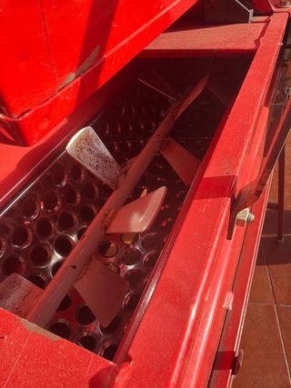 Trituradora de uva roja