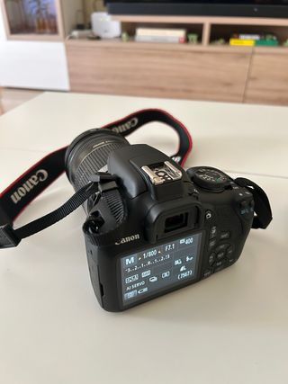 Canon EOS 2000D + 2 objetivos + 3 baterías