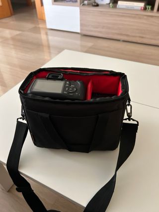 Canon EOS 2000D + 2 objetivos + 3 baterías