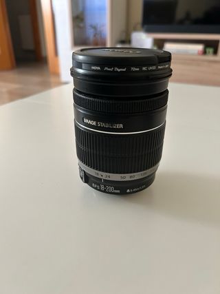 Canon EOS 2000D + 2 objetivos + 3 baterías