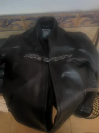 Chaqueta y guantes de cuero para moto