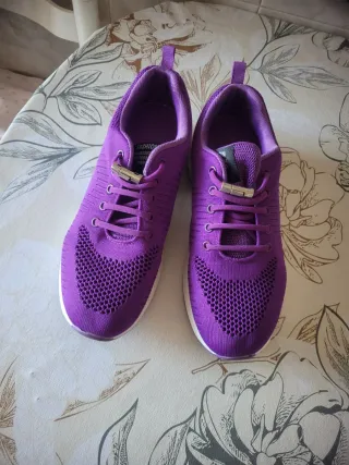 Zapatillas deportivas moradas