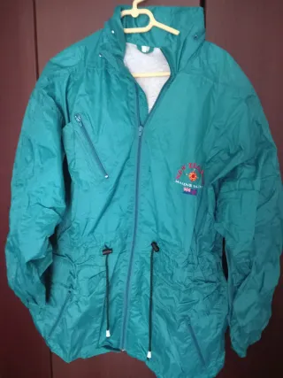 Chaqueta impermeable verde azulado