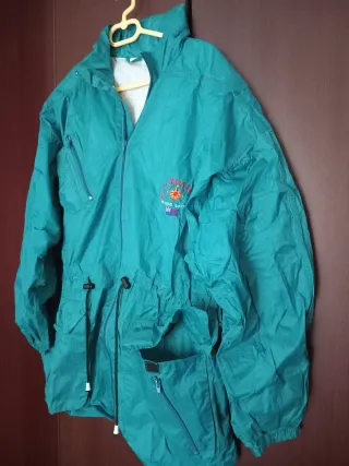Chaqueta impermeable verde azulado