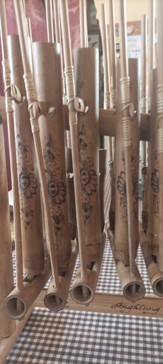 Angklung Instrumento Musical Indonesia