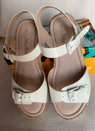 Sandalias MTNG Niña Blancas