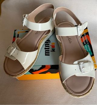Sandalias MTNG Niña Blancas