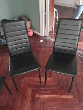 Juego de 4 sillas negras modernas