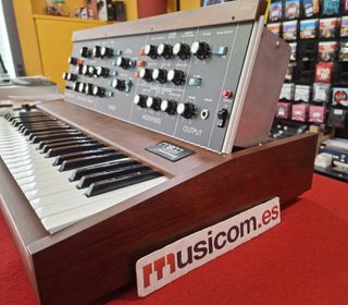 Sintetizador Moog Minimoog Model D Reissue 2022