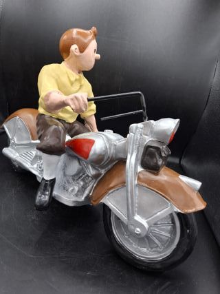 Figura en resina de Tintín en Motocicleta.