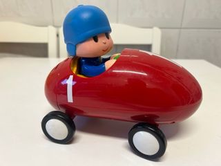 Coche de Pocoyó rojo con figura