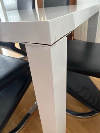 Mesa de comedor blanca