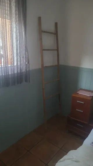 Escalera de madera decorativa