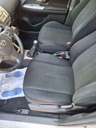 Toyota Urban Cruiser 2011. Pegatina c . 1 propieta