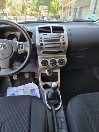 Toyota Urban Cruiser 2011. Pegatina c . 1 propieta
