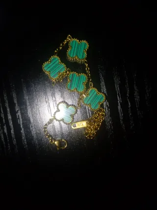 Pulsera trébol nueva con caja de regalo precio ngb