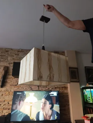 Lámpara de techo de papel y madera