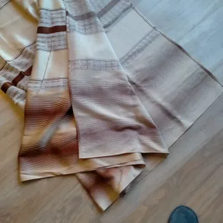 Cortina clásica beige y marrón
