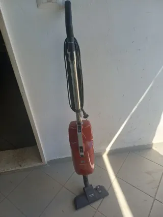 Aspirapolvere Miele rosso