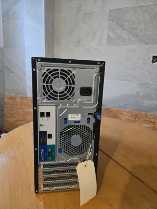 Servidor HP ProLiant ML310e Gen8 v2