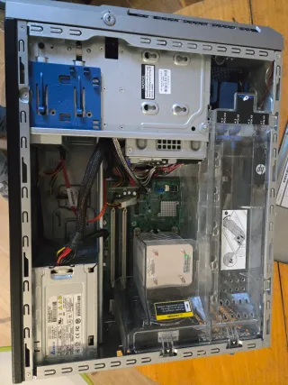 Servidor HP ProLiant ML310e Gen8 v2