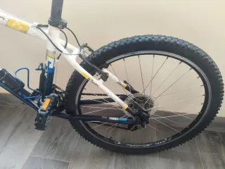 Bicicleta Rockrider Blanca y Azul