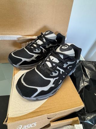 Asics Negras Talla 42