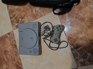 PlayStation 1 (PS1) Fat + Mando Original + Maletín