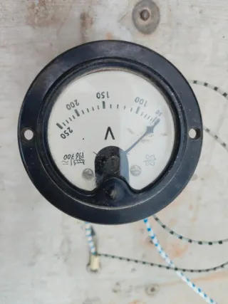 Voltímetro Analógico Vintage