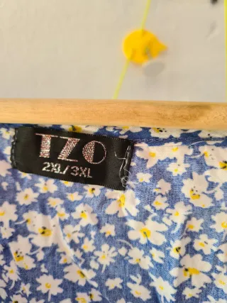 Blusa IZO floral azul y blanco talla XXXL