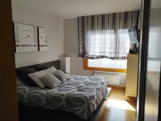 Cortinas de tela a rayas grises y blancas