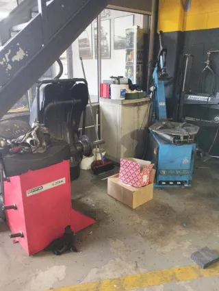 SE TRASPASA TALLER MECÁNICO EN RUBÍ