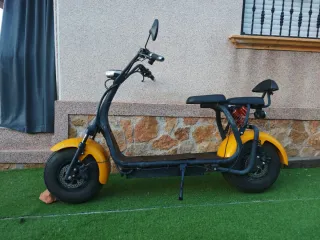 Scooter Eléctrico Amarillo con Cargador de Bateria