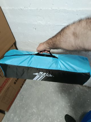 Cuna de viaje azul y gris.