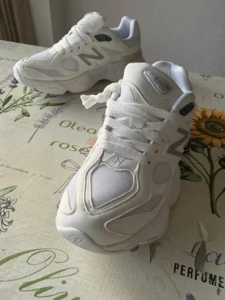 New Balance 9060 Gris y Blanco