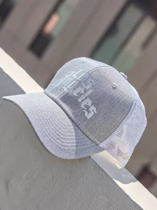 Gorra Arcanx Gris y Blanca
