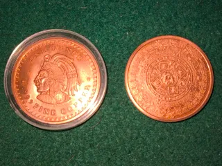 Lote 2 monedas cobre tipo azteca encapsuladas