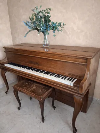 Piano de cola Chassaigne Frères antiguo