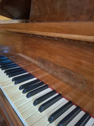 Piano de cola Chassaigne Frères antiguo