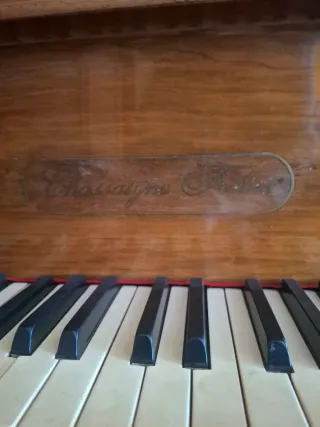 Piano de cola Chassaigne Frères antiguo