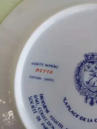 Plato de porcelana Colección Louis Dali