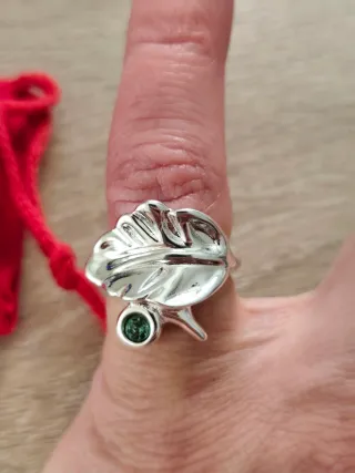 Anillo Uno de 50 Hoja con Piedra Verde