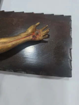 Crucifijo de madera con INRI