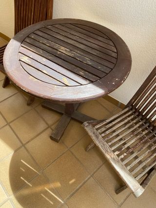 Conjunto mesa y sillas de madera