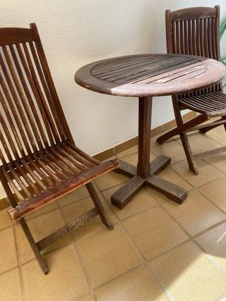 Conjunto mesa y sillas de madera