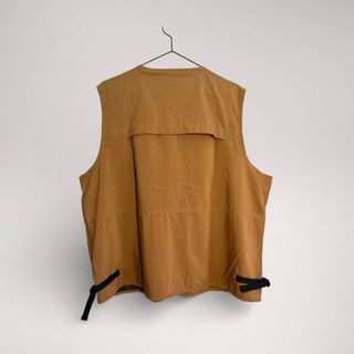 Chaleco Columbia técnico utilitario marrón