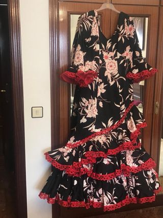 Traje de flamenca azul y verde