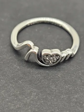 Anillo Mom con Corazón y Circonitas