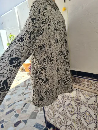 Chaqueta estampada blanco y negro
