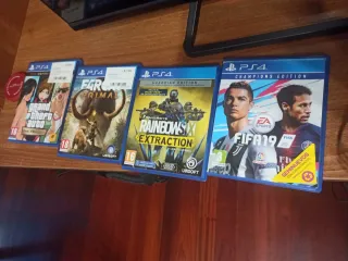 PS4 (PlayStation 4) con 2 mandos y juegos